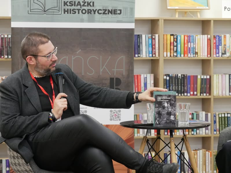 Kadr ze spotkania autorskiego w ramach Klubu Książki Historycznej w Łodzi